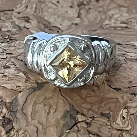 Silver and Yellow Fashion Ring - Picture 1 of 4